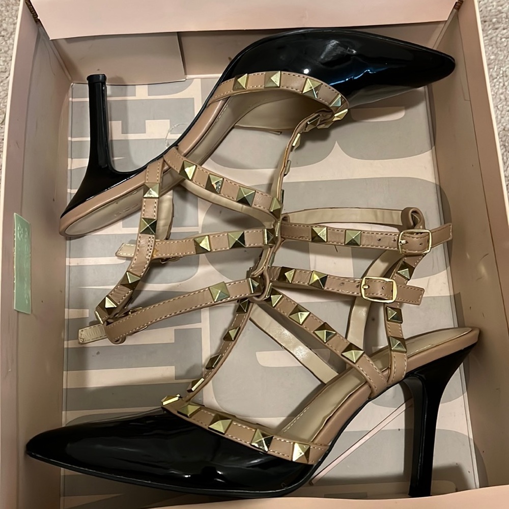 BCBG Darronx-x black heels in size 8
